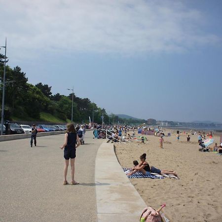 Flat 2 Opposite Travel Lodge 콜윈베이 외부 사진