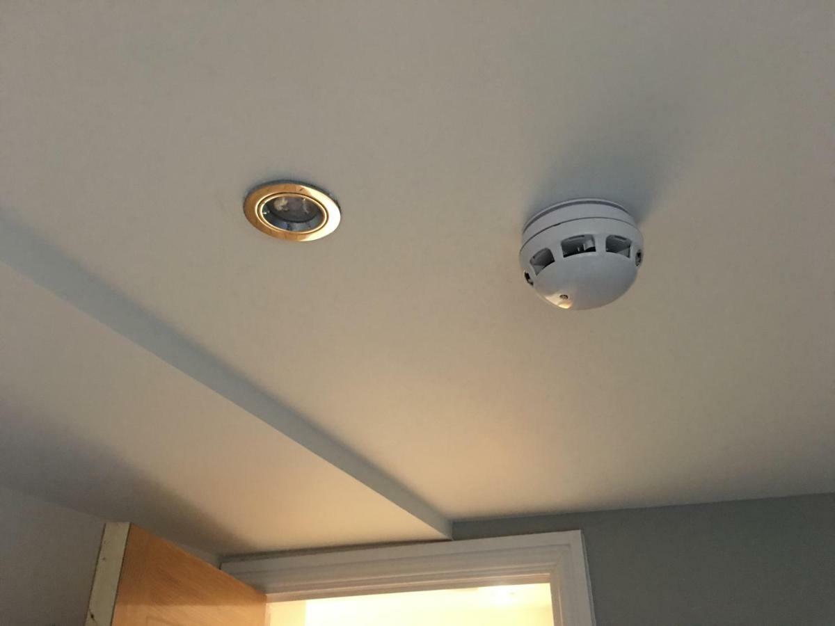 Flat 2 Opposite Travel Lodge 콜윈베이 외부 사진