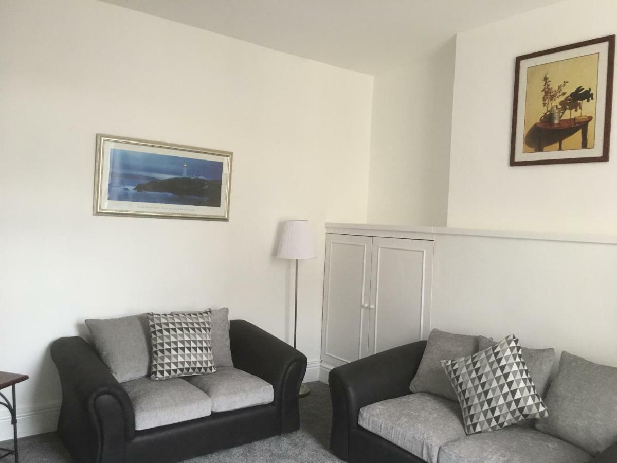 Flat 2 Opposite Travel Lodge 콜윈베이 외부 사진