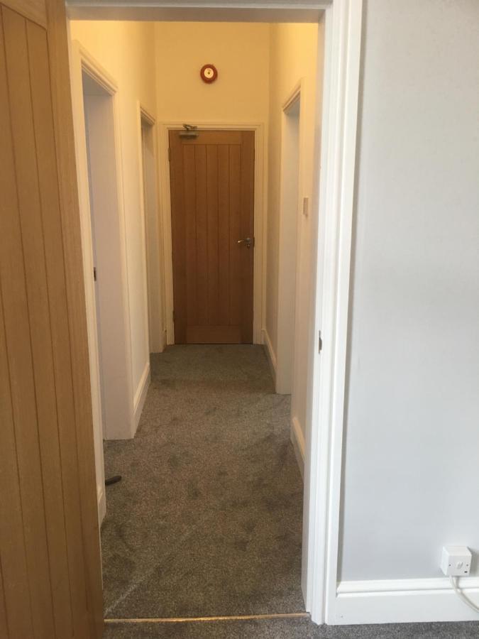Flat 2 Opposite Travel Lodge 콜윈베이 외부 사진